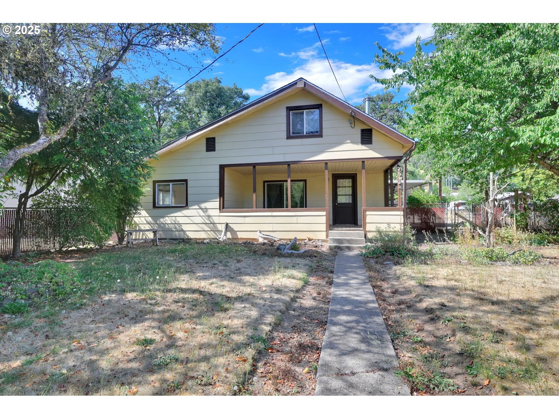 Property Photo: 47563 Union St OR 97463