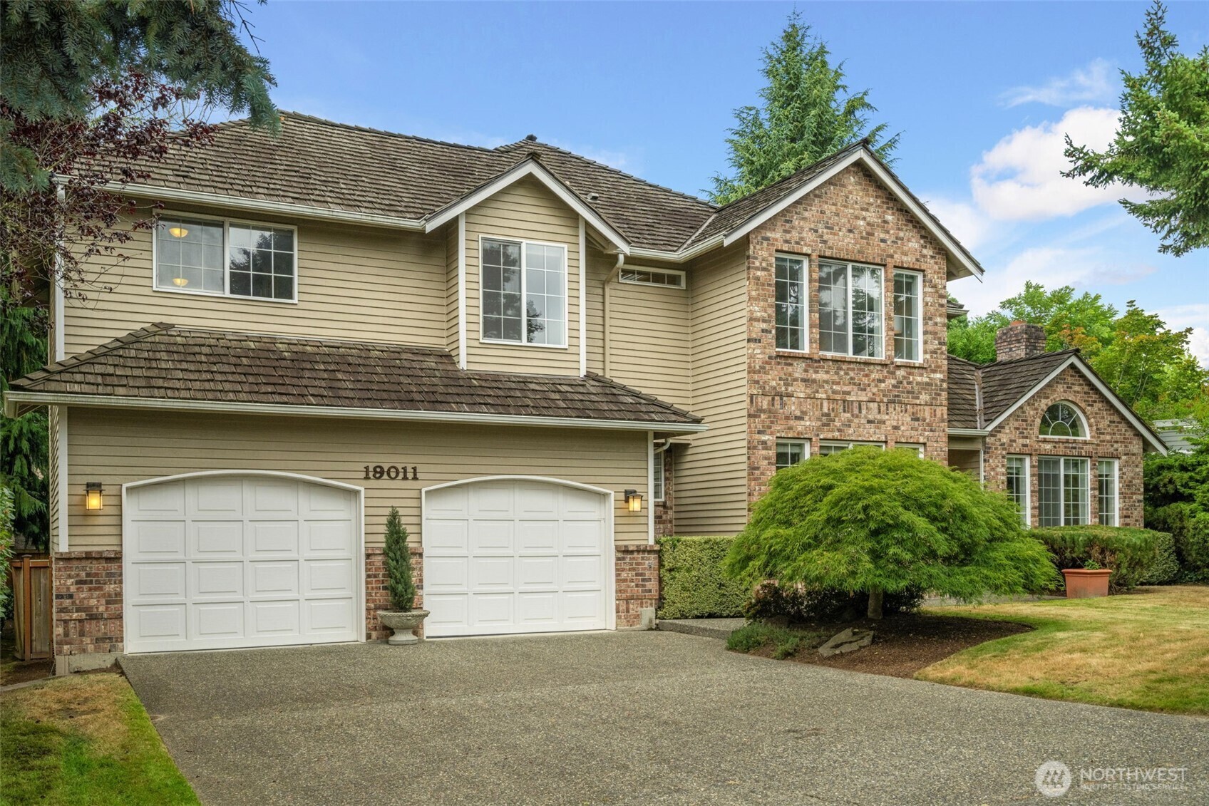 Property Photo: 19011 64th Avenue NE WA 98028