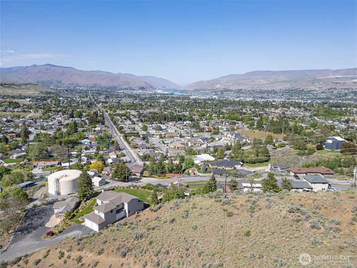 Property Photo: 1811 Skyline Drive WA 98801