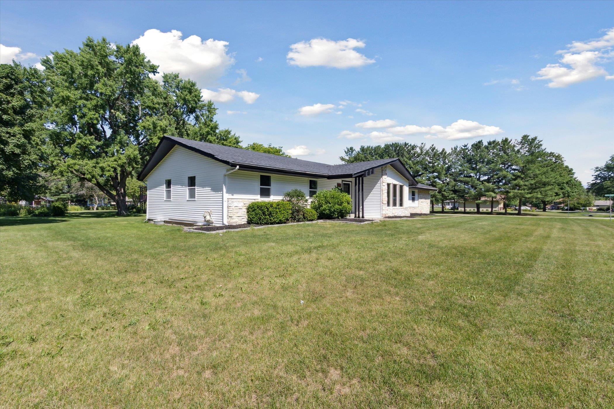 Property Photo: 653 Valley Forge Trail IL 61072