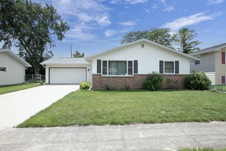 915 W Whittier Drive  Appleton WI 54914 photo
