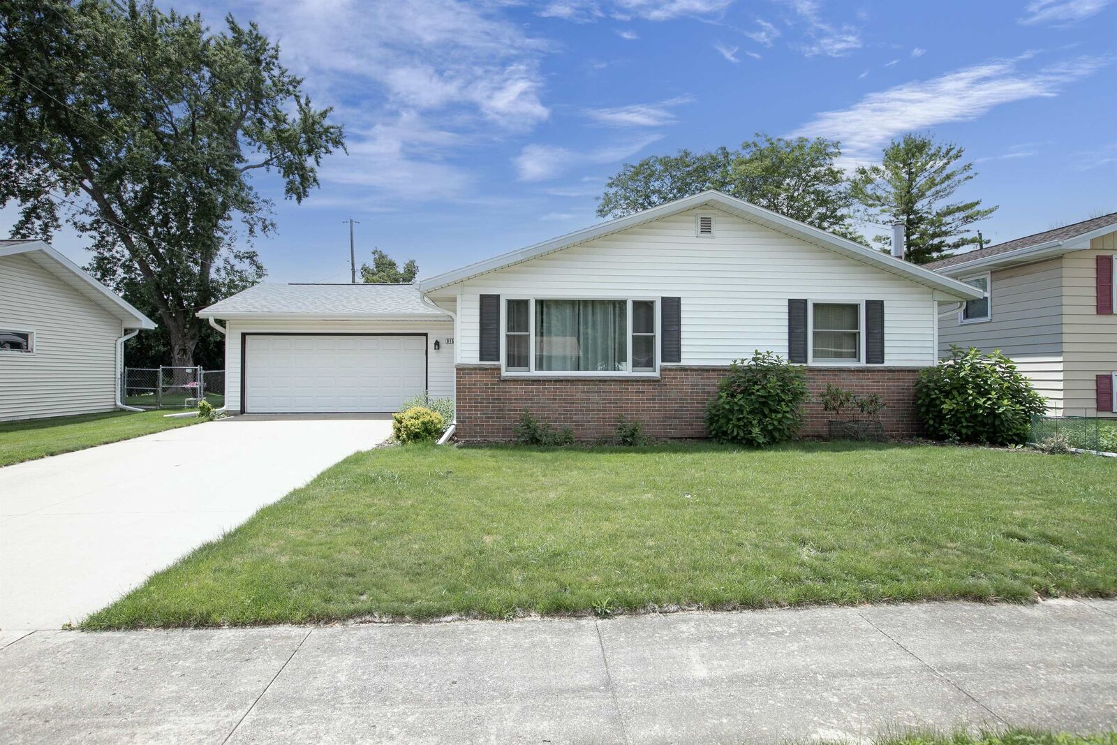 Property Photo: 915 W Whittier Drive WI 54914