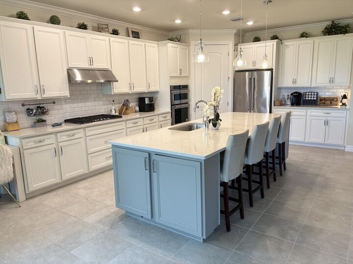Property Photo: 740 SE Villandry Way FL 34984