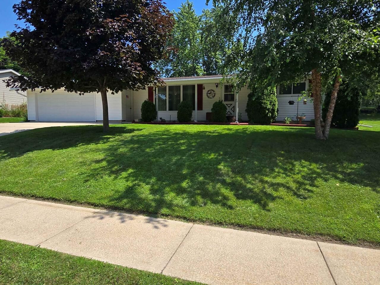 Property Photo:  525 Mayparty Drive  WI 54971 