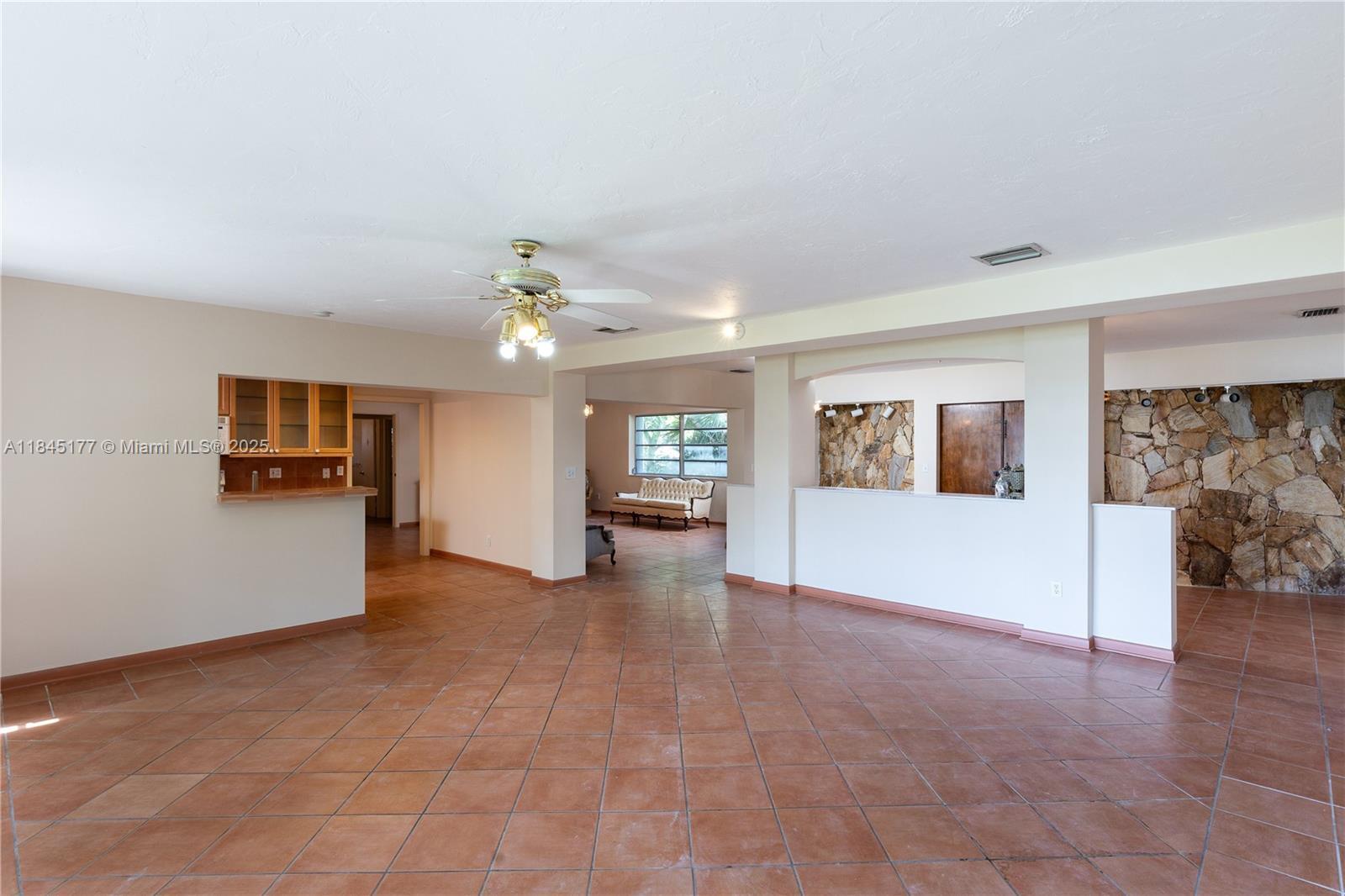 Property Photo: 10415 SW 87th Ave FL 33176