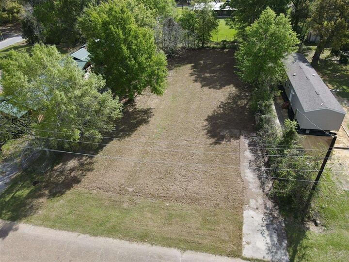 Property Photo: Vincent Street LA 70668