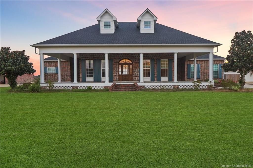 Property Photo: 7217 E Savannah Lane E LA 70605