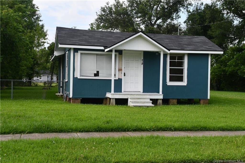 Property Photo: 814 18th Street LA 70601
