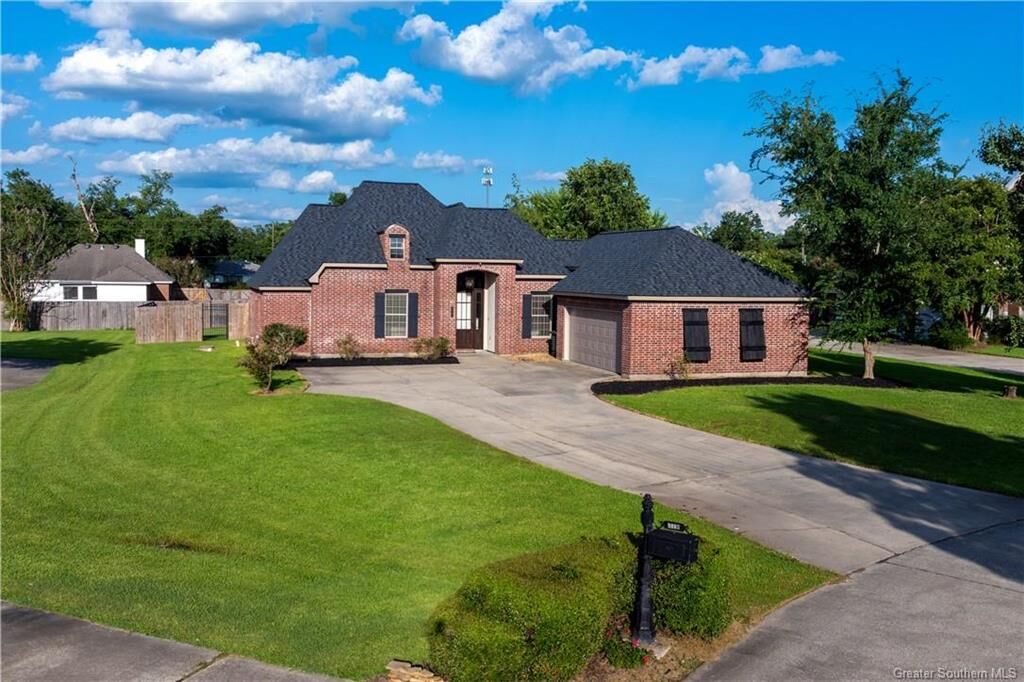 Property Photo: 4909 E Westridge Park Drive E LA 70605