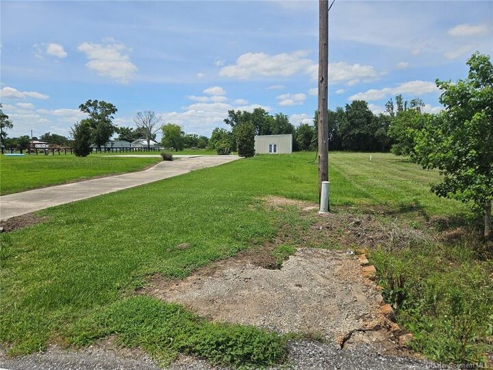 Property Photo: 584 W Friesen Road W LA 70607