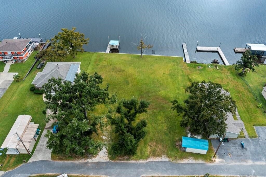 Property Photo:  719 Riverside Drive  LA 70669 