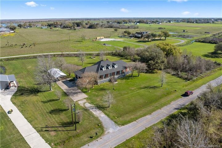 Property Photo:  135 Country Lane  LA 70607 