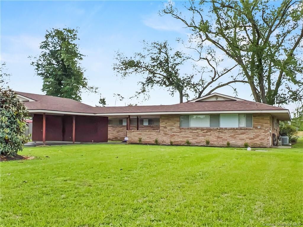 Property Photo: 211 W Wayside Drive W LA 70669