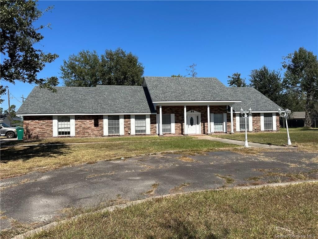 Property Photo: 109 E Wayside Drive E LA 70669