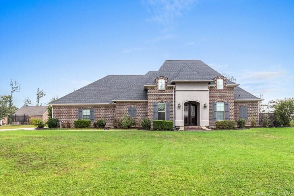 Property Photo:  2122 E Forest Road E  LA 70669 