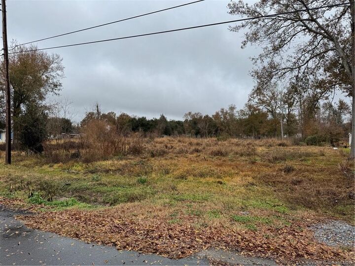 Property Photo: 725 Murbelle Road LA 70607