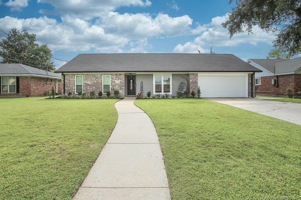 Property Photo: 138 E Parkway Street E LA 70605