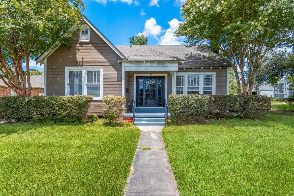 Property Photo: 700 Henry Street LA 70601
