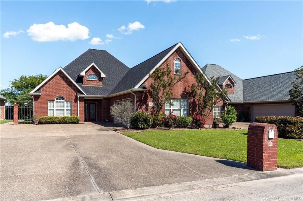 Property Photo: 1004 Jacques Drive LA 70663