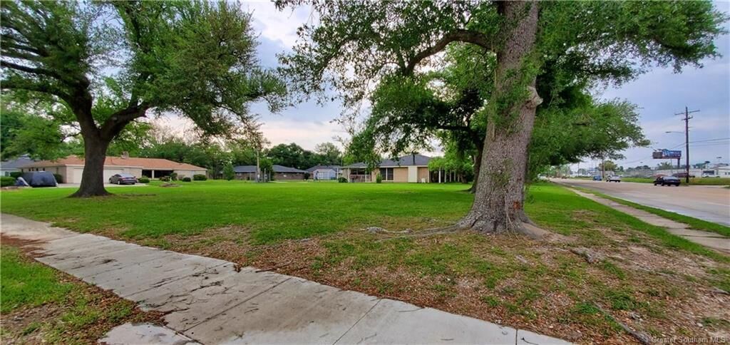 Property Photo: 0 E Prien Lake Road E LA 70601