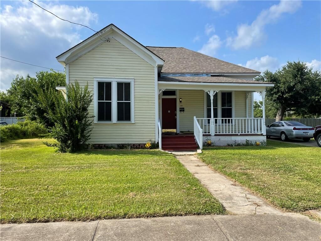 Property Photo:  721 Pine Street  LA 70601 