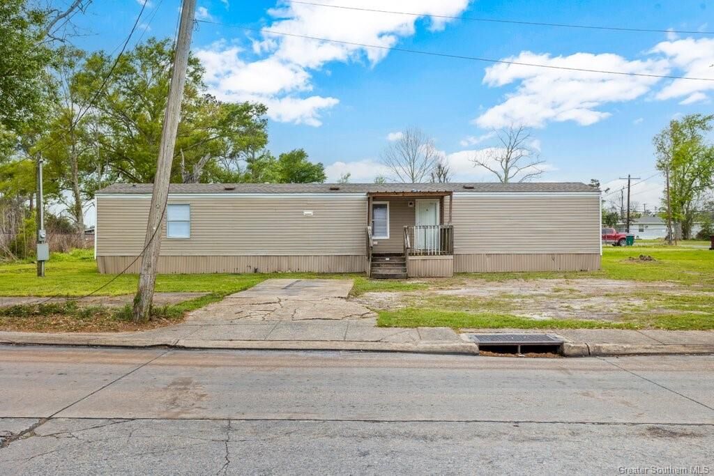 Property Photo: 805 W Verdine Street W LA 70663