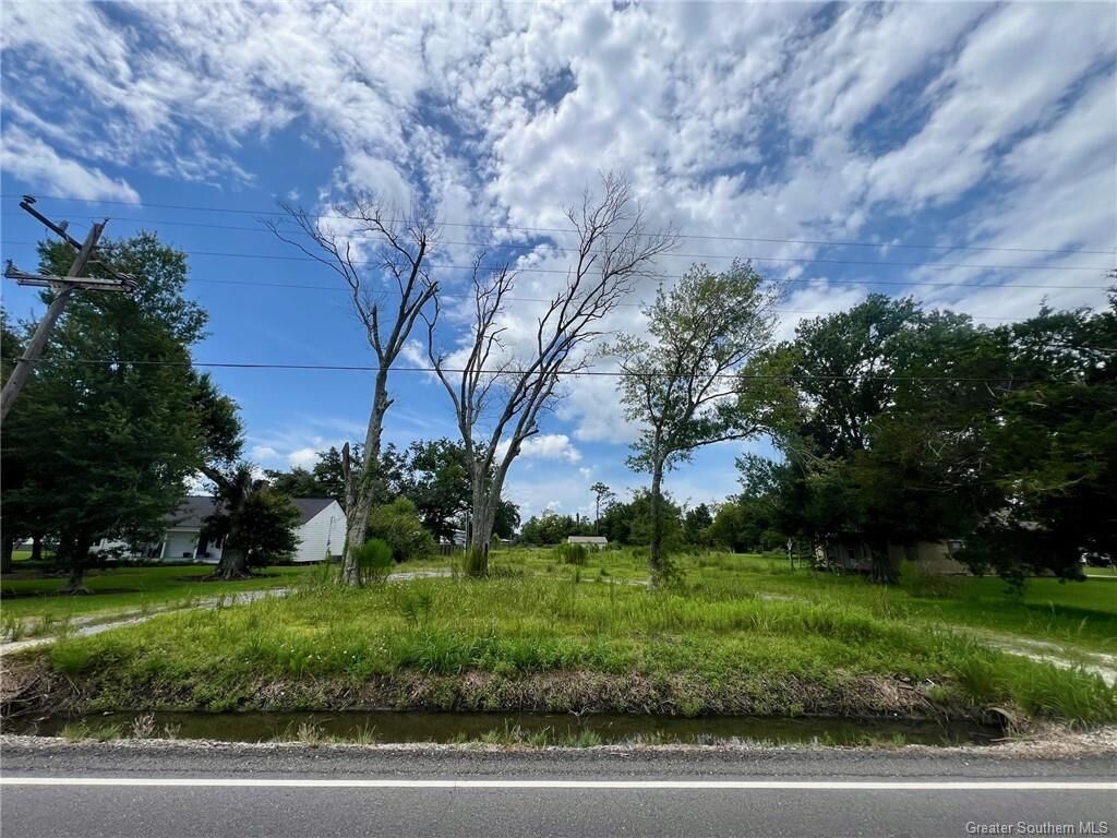 Property Photo: 1193 W Tank Farm Road W LA 70605