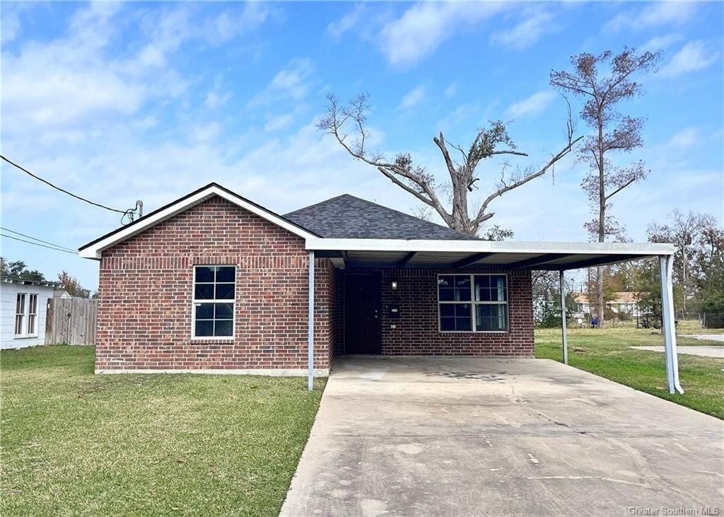 Property Photo: 150 W Hale Street W LA 70601