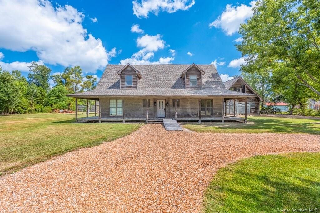 Property Photo: 3160 Castle Drive LA 70665