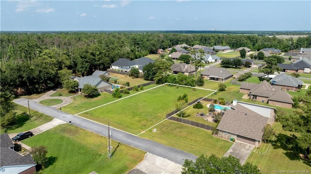 Property Photo:  1306 Kingfisher Street  LA 70663 
