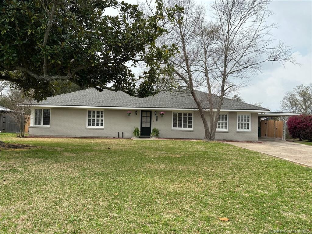 Property Photo: 206 Quelqueshue Street LA 70663