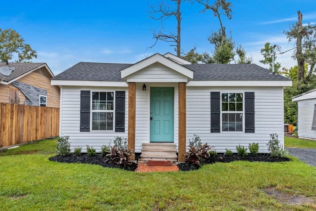 Property Photo:  2507 Demarest Street  LA 70601 
