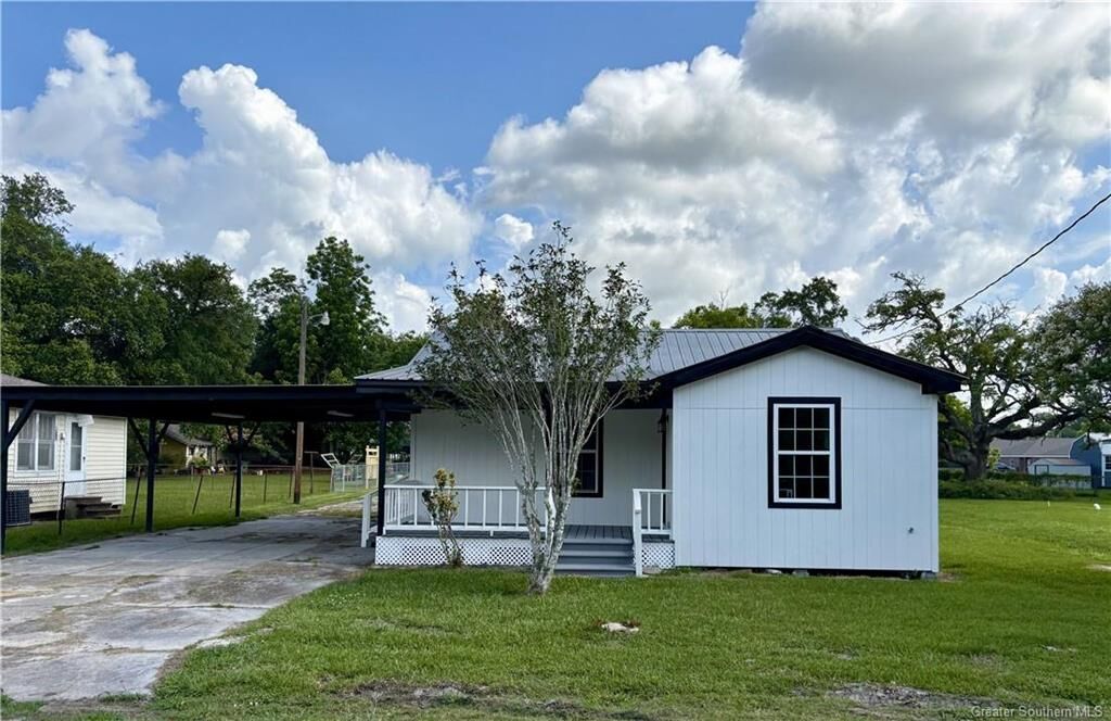 Property Photo: 106 W Carlton Street W LA 70663