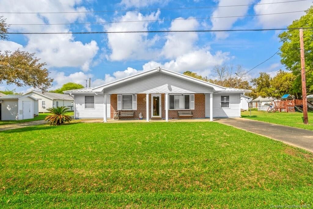 Property Photo: 206 S 2nd Street S LA 70542