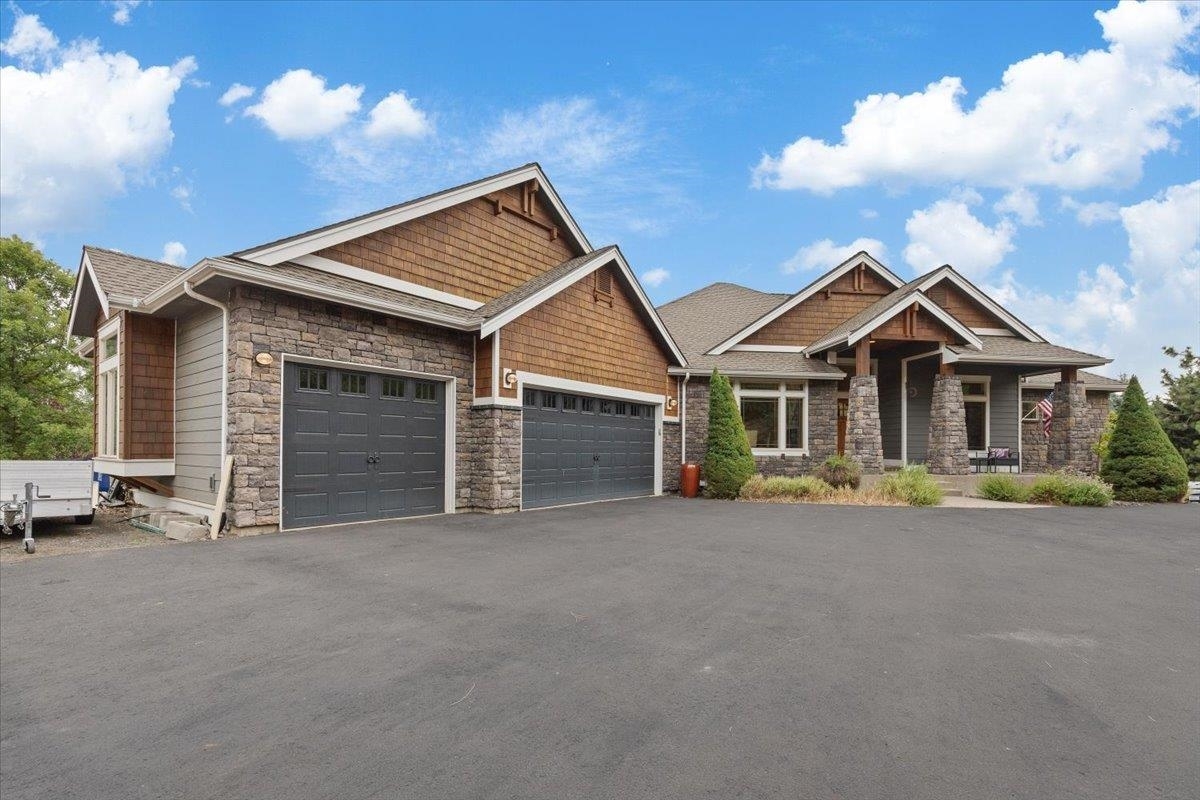 Property Photo: 11812 S Fairway Ridge Ln WA 99224