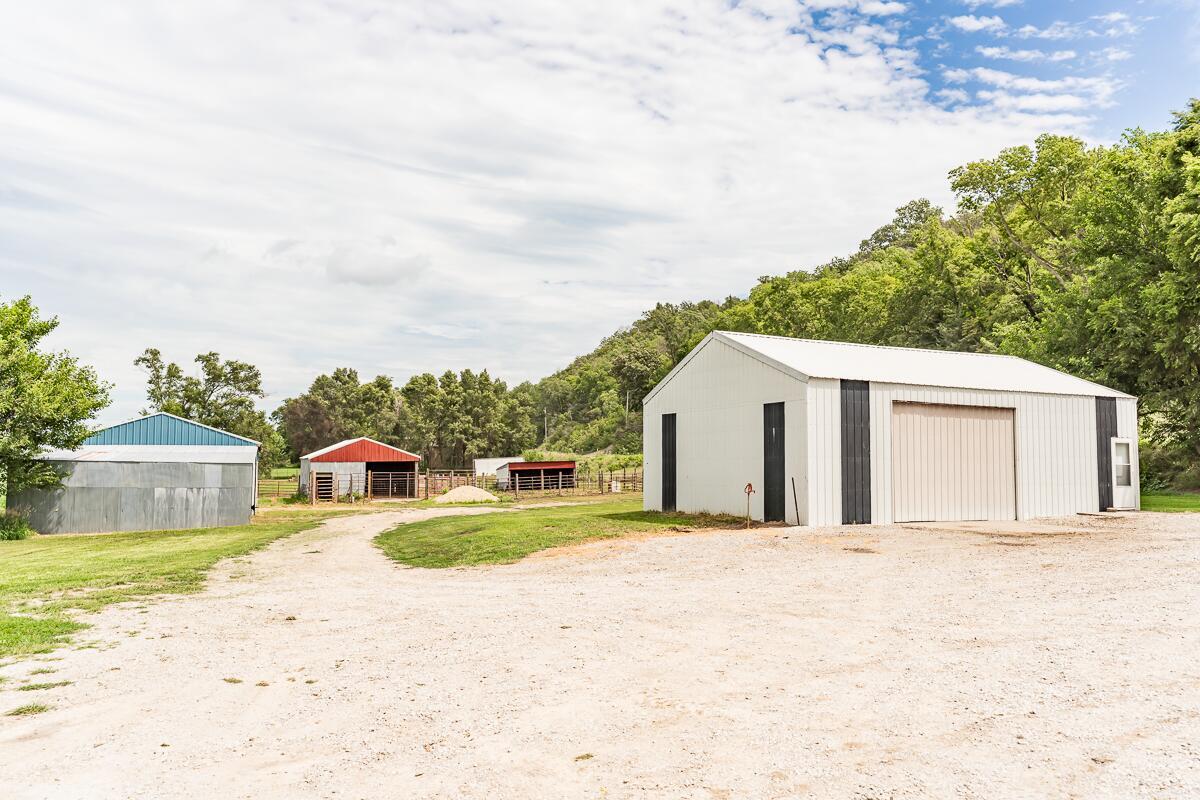 Property Photo: 20800 Paddock Avenue IA 51561