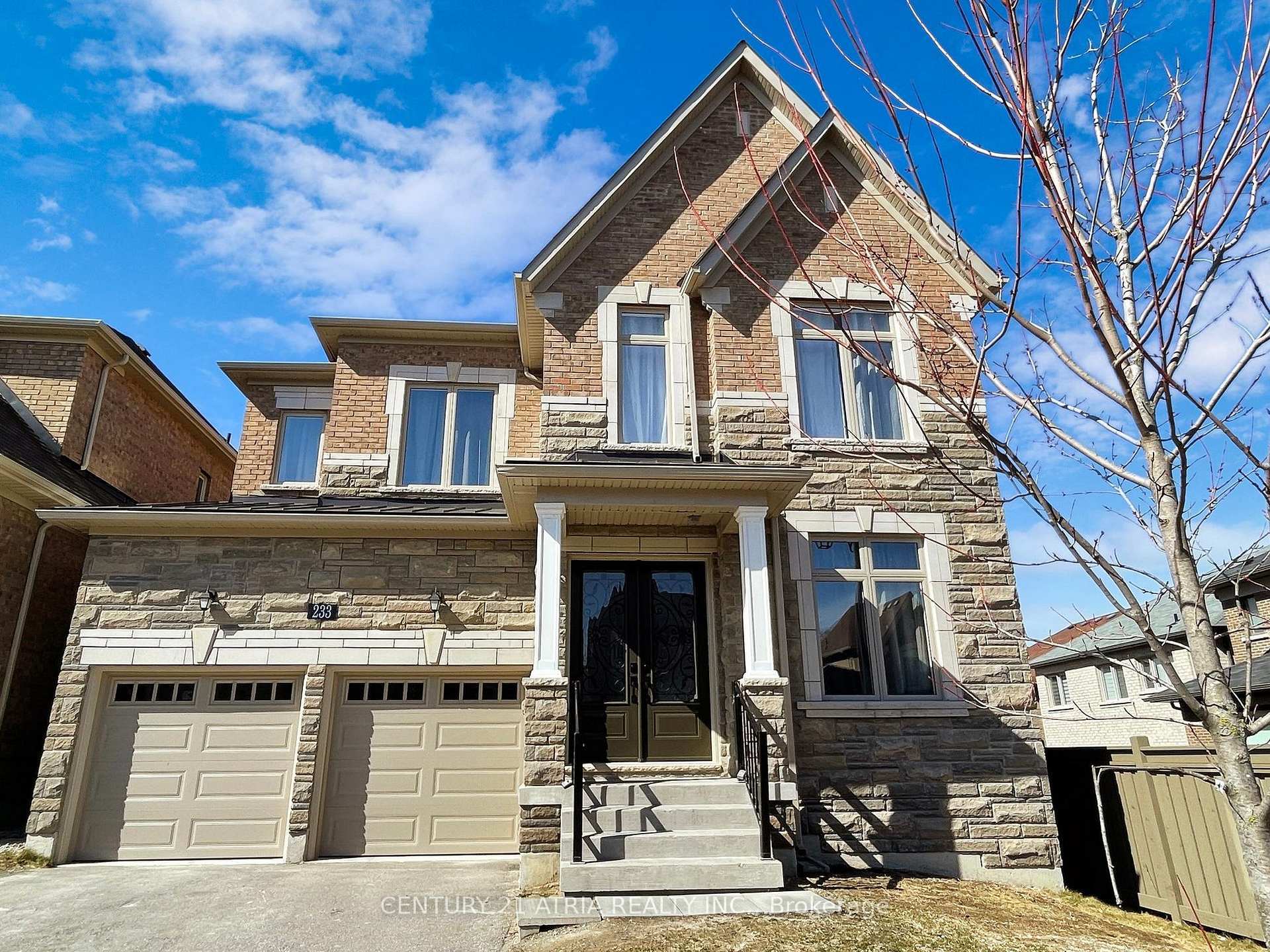 Photo de la propriété: 233 Conklin Crescent ON L4G 0Z4