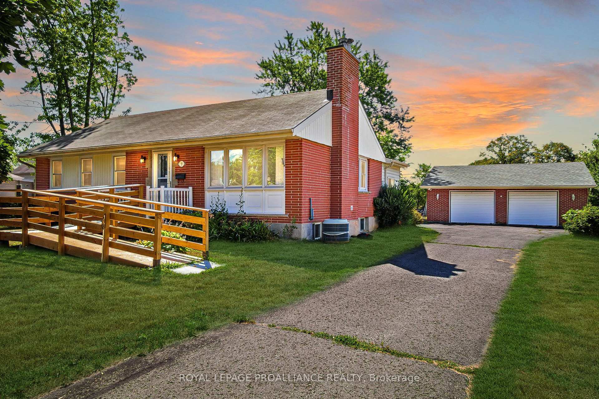 9 Maple Drive  Belleville ON K8P 2P7 photo