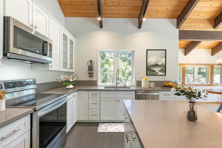 Property Photo: 15198 Chatham Reach CA 96161