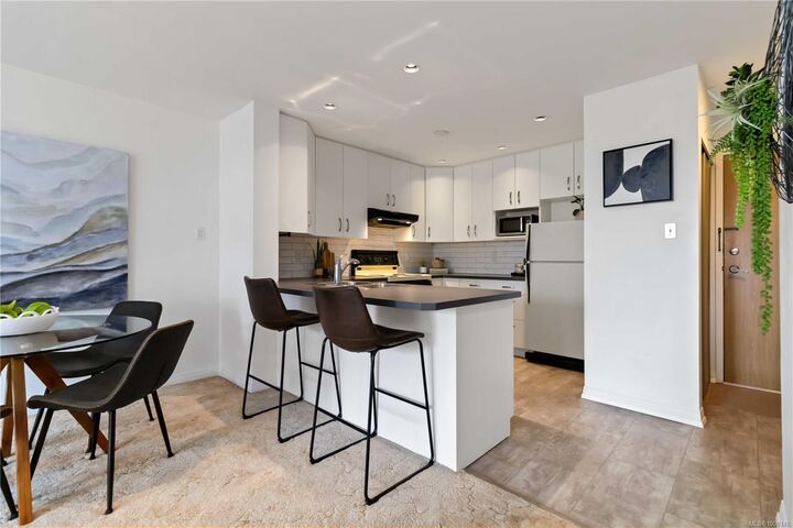 Property Photo:  1745 Leighton Rd 509  BC V8R 6R6 