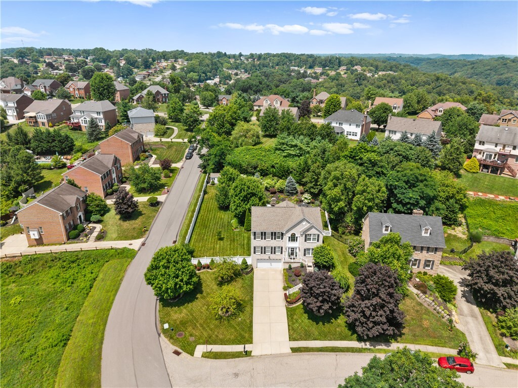 Property Photo:  301 S Meadow Court  PA 15136 