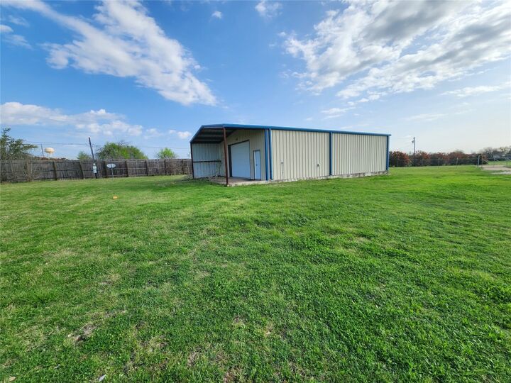 Property Photo: 1742 Rowe Loop TX 78660