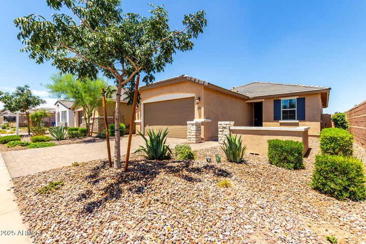 Property Photo: 12520 W Trumbull Road AZ 85323