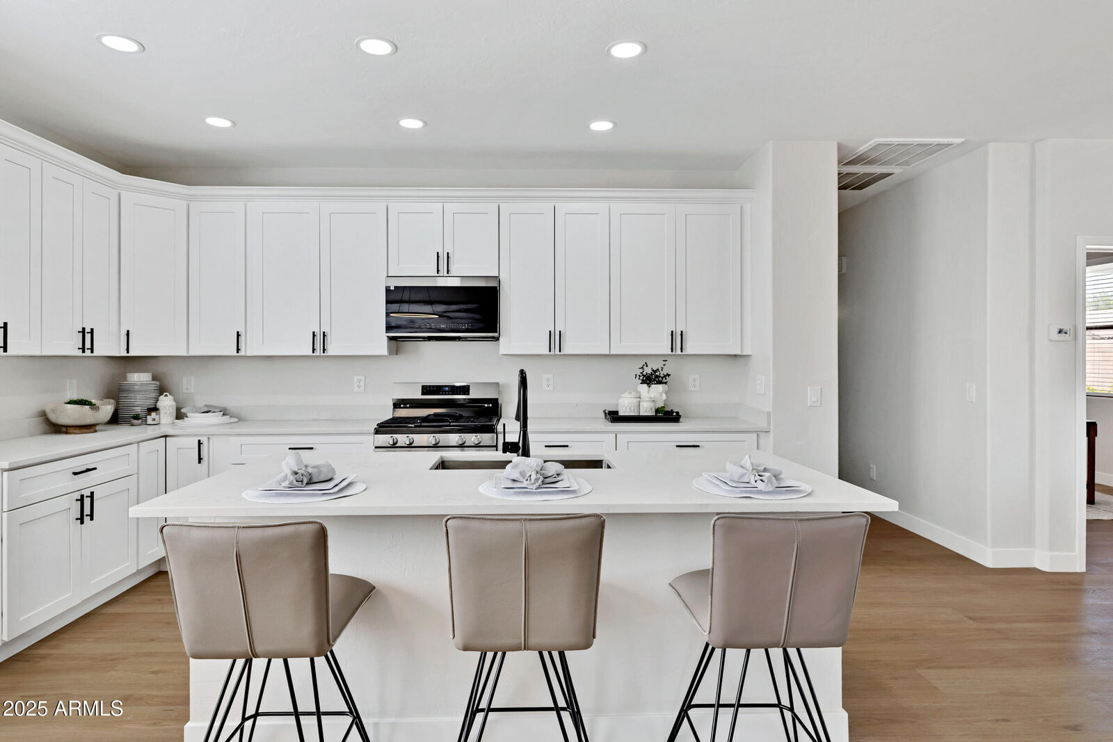 Property Photo:  20991 E Desert Hills Boulevard  AZ 85142 