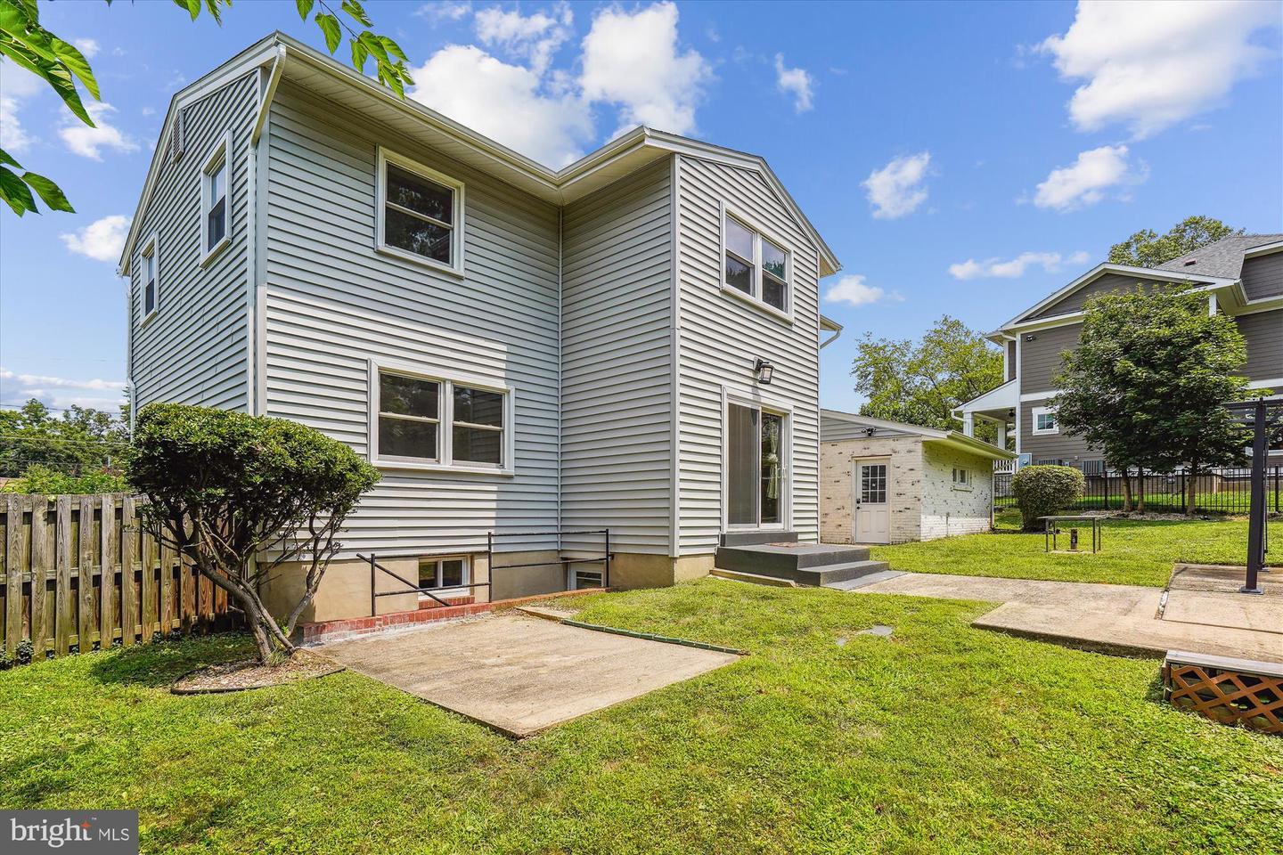 Property Photo: 8411 Berea Court VA 22180