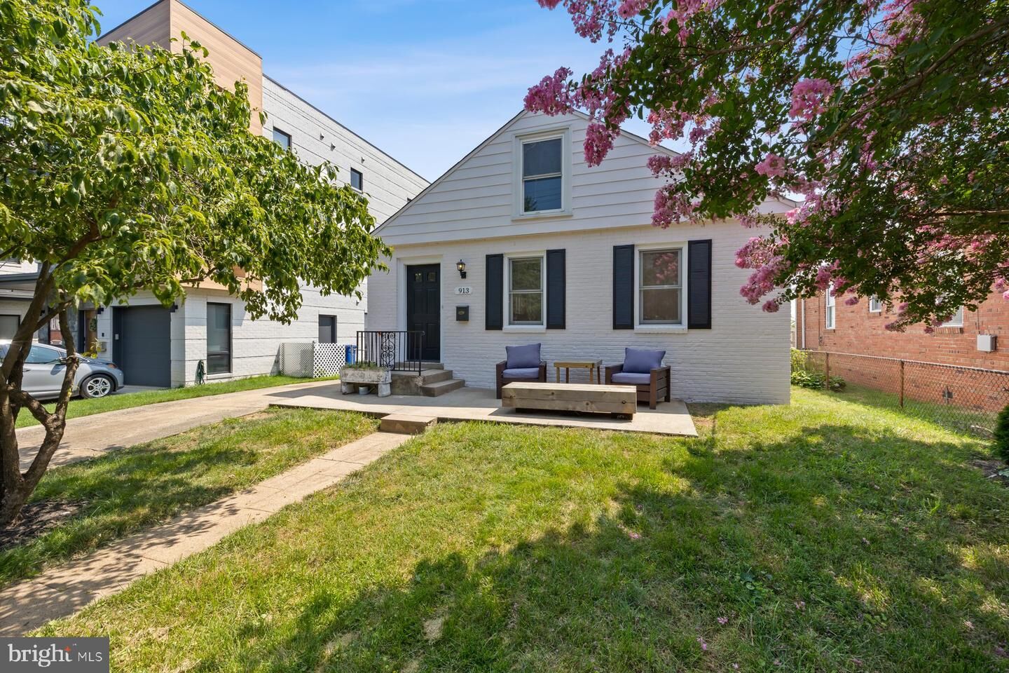 Property Photo:  913 S Oak Street  VA 22204 