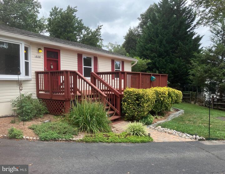 Property Photo:  609 Rockbridge Drive SE  VA 20175 