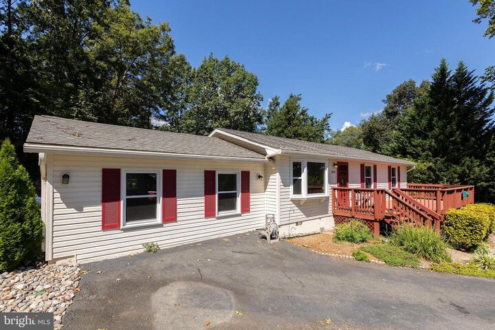 Property Photo: 609 Rockbridge Drive SE VA 20175