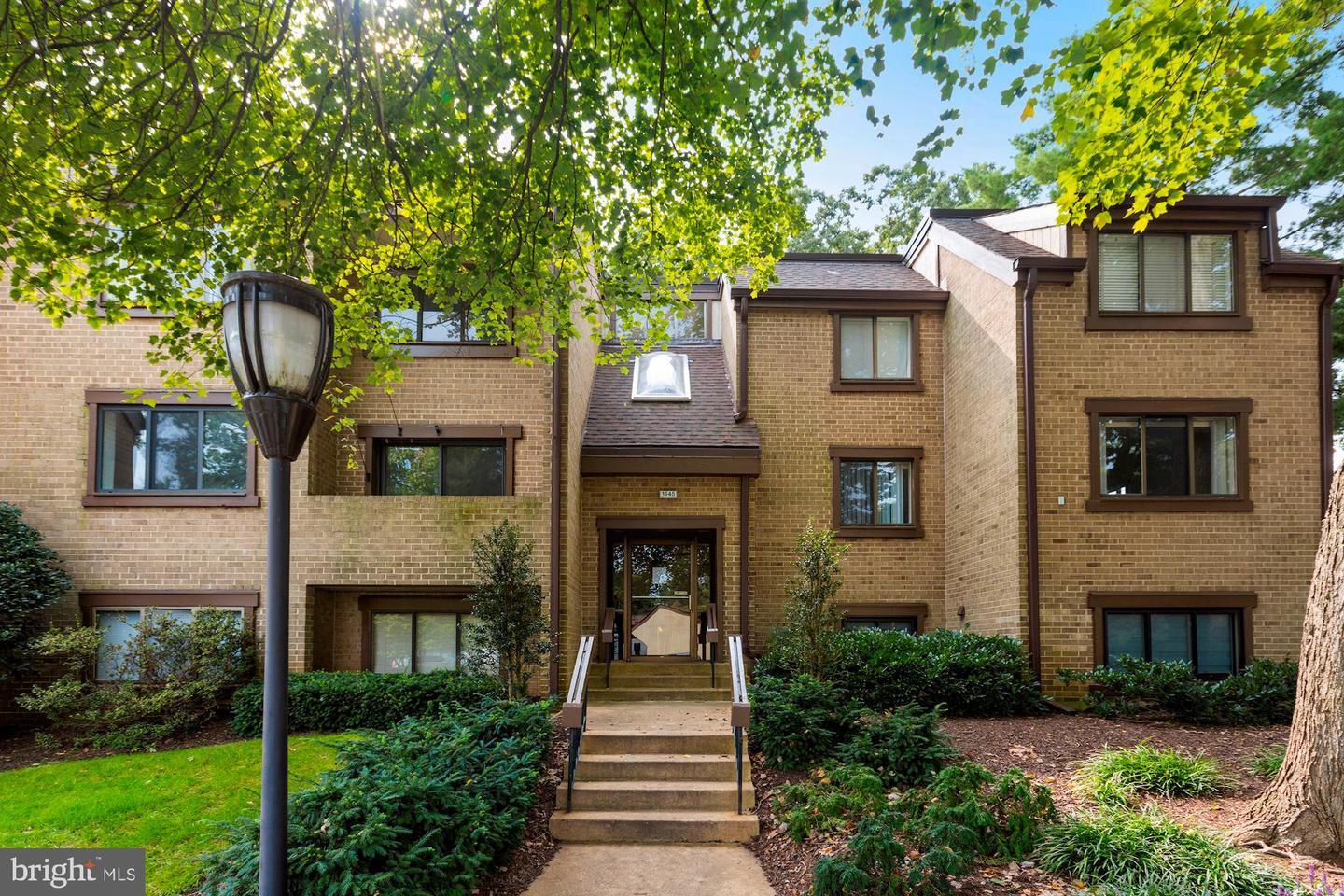 Property Photo:  1645 Parkcrest Circle 7D/200  VA 20190 