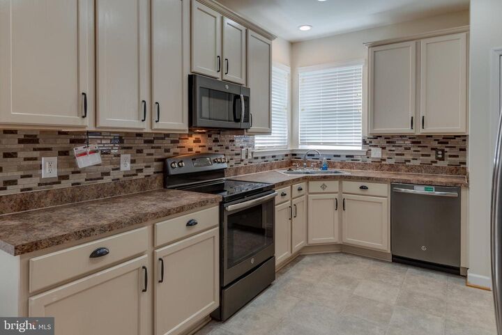 Property Photo:  47115 Green Leaf Court  MD 20653 